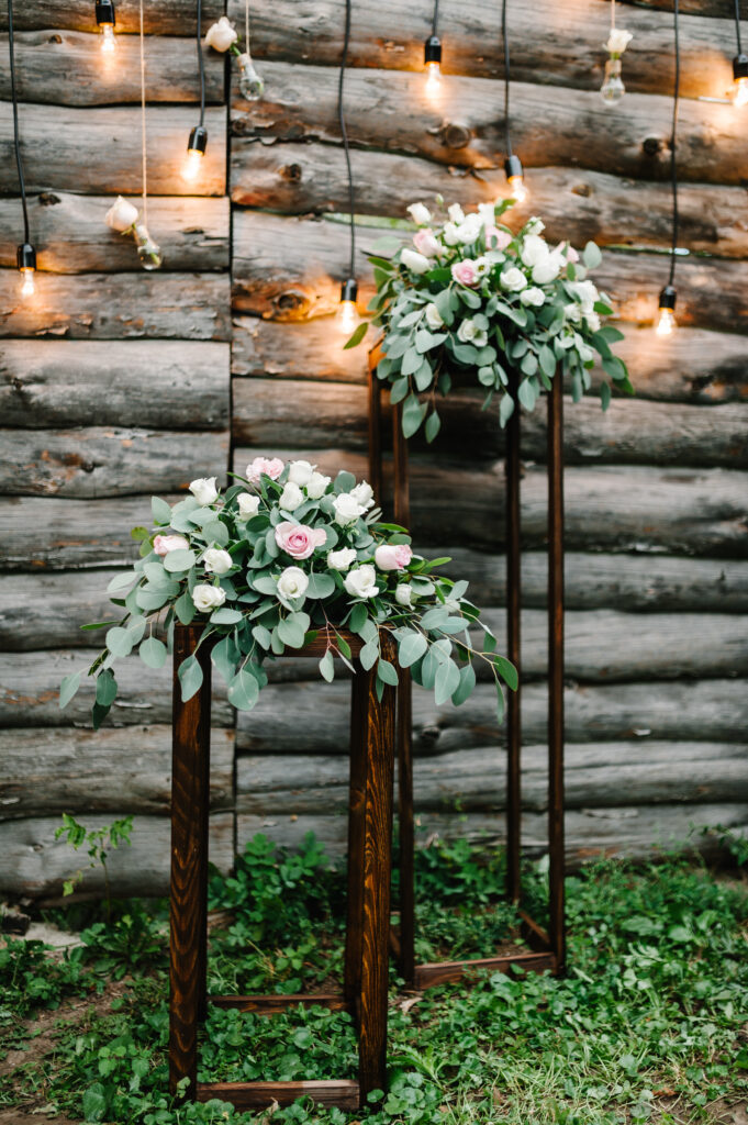 Hochzeitsplanung Frankfurt - naturverbundenes Brautpaar - Blumendeko