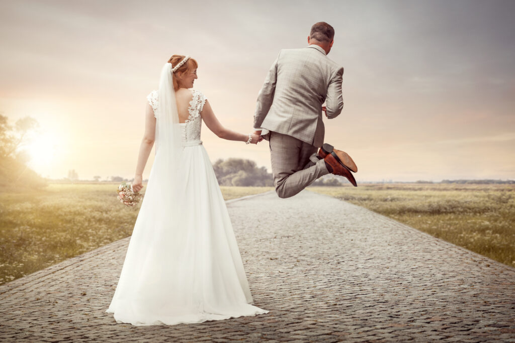 Hochzeitsplanung Frankfurt - modernes Brautpaar beim Fotoshooting